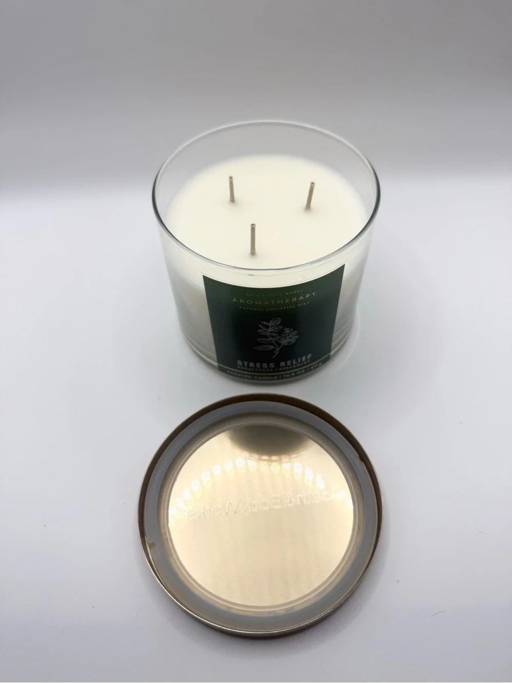 Bath & Body Works Aromatherapy Stress Relief Candle - Green & Gold - Picture 2 of 3